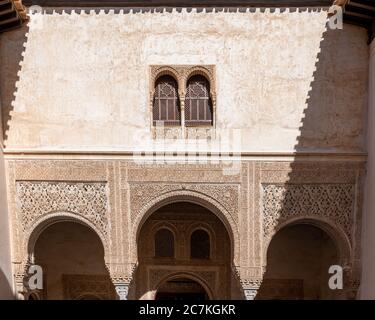 L'entrée en trois arches de la Chambre d'Or depuis la Cour du Mexiaire. Banque D'Images