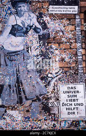 Berlin, confetti, message, esotherik, graffiti Banque D'Images