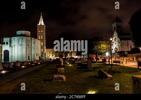 Église de Saint-Donatus à Zadar Croatieà la nuit Banque D'Images