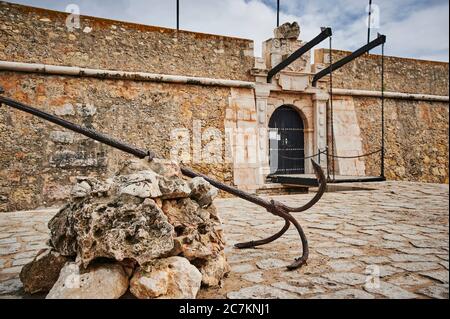 Europe, Portugal, Algarve, Litoral, Barlavento, Felsalgarve, District de Faro, Lagos, forte Ponta da Bandeira, portail avec pont-levis Banque D'Images