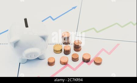 White piggy bank sur une surface blanche - les placements et l'épargne concept Banque D'Images