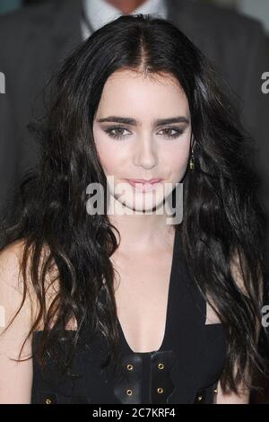 Lily Collins participe à la première européenne d'Abduction, BFI Imax, Londres. 26 septembre 2011 © Paul Treadway Banque D'Images