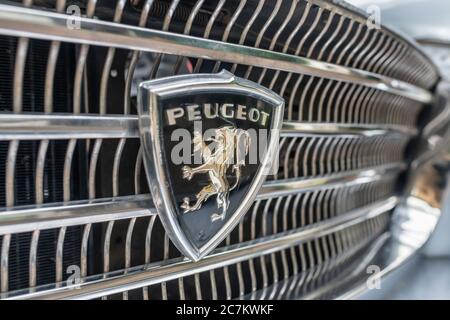 Breuberg, Hesse, Allemagne. Peugeot 404 wagon de station, année de construction 1964, PS 80, cylindrée 1998. Banque D'Images