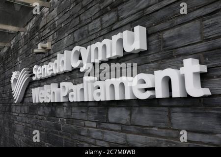 Signalisation à l'extérieur du nouveau Parlement gallois Senedd Cymru, baie de Cardiff, juillet 2020. Banque D'Images