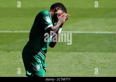 Craven Cottage, Londres, Royaume-Uni. 18 juillet 2020. Championnat d'Angleterre de football, Fulham contre Sheffield mercredi ; Kadeem Harris de Sheffield mercredi couvre son visage alors qu'il manque une chance sur le but de crédit: Action plus Sports/Alay Live News Banque D'Images