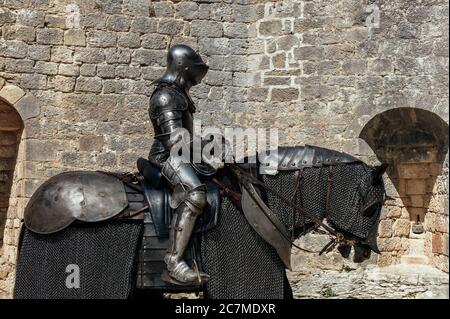 Statue en métal d'un soldat assis sur le cheval Banque D'Images