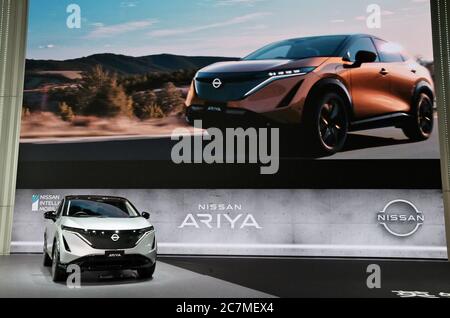 Yokohama, Japon. 18 juillet 2020. Le nouveau vus multisegment électrique « Ariya » de Nissan Motors est exposé à la galerie du siège mondial de Nissan Motors à Yokohama, préfecture de Kanagawa, Japon, le samedi 18 juillet 2020. Nissan a dévoilé le nouveau « Ariya » lors d'un événement virtuel au Nissan Pavilion, qui ouvrira bientôt ses portes à Yokohama, le 15 juillet. Photo de Keizo Mori/UPI crédit: UPI/Alay Live News Banque D'Images