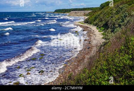 Hasle, Danemark. 08 juillet 2020. La côte ouest de l'île danoise de la mer Baltique près du petit village de pêcheurs Hasle. L'île de Bornholm est, avec l'archipel offshore d'Ertholmene, l'île la plus à l'est du Danemark. Grâce à son emplacement, l'île de Bornholm compte de nombreuses heures de soleil. Credit: Patrick Pleul/dpa-Zentralbild/ZB/dpa/Alay Live News Banque D'Images