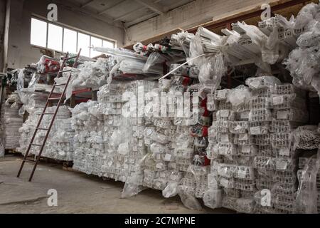 Moldavie, Bender - 18 mai 2019 : entrepôt de profilés en pvc pour la production de fenêtres et de portes en pvc Banque D'Images