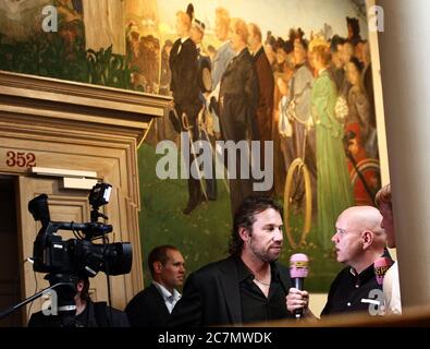 L'ancien joueur de hockey Peter 'Foppa' Forsberg est interviewé par les médias. Photo Jeppe Gustafsson Banque D'Images