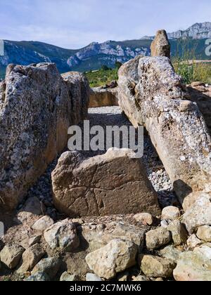 Dolmen El Sotillo à Leza dans la Rioja Alavesa. Alava, pays basque, Espagne, Europe Banque D'Images