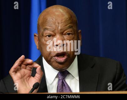 Washington, États-Unis. 18 juillet 2020. Le congressiste John Lewis de Géorgie est décédé à l'âge de 80 ans le 17 juillet 2020. Lewis, un dirigeant des droits civils qui prêchait la non-violence dans les années 1960, a reçu un diagnostic de cancer du pancréas en décembre 2019. Il est présenté et se produit à Washington, DC, le 22 mai 2014. Photo du fichier par Pat Benic/UPI crédit: UPI/Alay Live News Banque D'Images