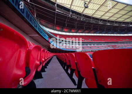 Londres, Royaume-Uni. 18 juillet 2020. Sièges vides devant le match de demi-finale de la FA Cup entre Arsenal et Manchester City au stade Wembley le 18 juillet 2020 à Londres, en Angleterre. (Photo de Richard Burley/phcimages.com) crédit: Images de la SSP/Alamy Live News Banque D'Images