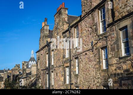 Ancien bâtiment résidentiel vu de Greyfriars Kirkyard à Édimbourg, la capitale de l'Écosse, une partie du Royaume-Uni Banque D'Images