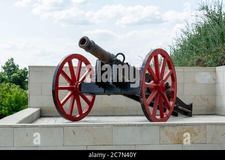Installation médiévale de canons à l'entrée de la forteresse, Moldavie Banque D'Images