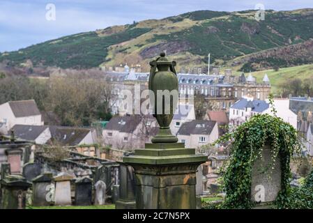 Sculpture sur un terrain de New Calton Burial sur les pentes sud-est de Calton Hill à Édimbourg, la capitale de l'Écosse, une partie du Royaume-Uni Banque D'Images