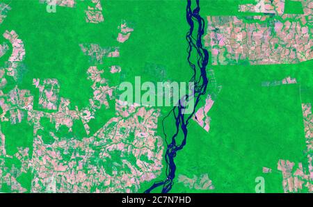 Images satellites de la jungle lacandon du Brésil en 2020, cultures, rivières et jungle sont observées. Images générées et modifiées du capteur Sentinel. Banque D'Images