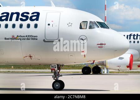 L'Airbus A320neo de Lufthansa 'Bad Homburg vor der Höhe' se place à l'aéroport de Francfort fraport pendant la crise de la couronne Banque D'Images