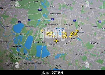 Trafic aérien sur l'aéroport de Londres Heathrow (18 juillet 2020, UTC 11.51) sur Internet avec le site Flightracar 24, pendant la pandémie du coronavirus Banque D'Images