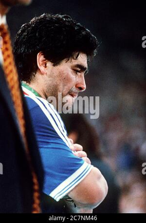 Diego Maradona pleure après avoir perdu le match final contre l'Allemagne. Coupe du monde de la FIFA Italia 1990 Banque D'Images