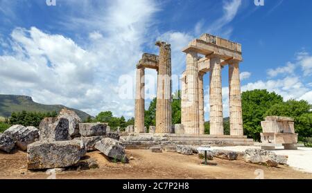 Ancien temple de Zeus à Nemea, Péloponnèse, Grèce. Banque D'Images