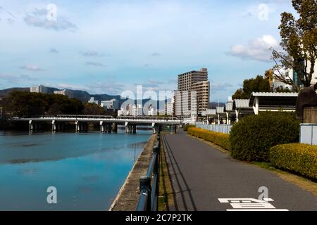 Une collection de plans de la ville d'Hiroshima ses cours d'eau s'exécutent dans toute la ville et il a une vibe très propre pour combien elle est grande. Banque D'Images