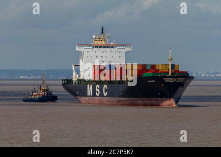 MSC Mandy se dirigeant vers les quais de Portbury Banque D'Images