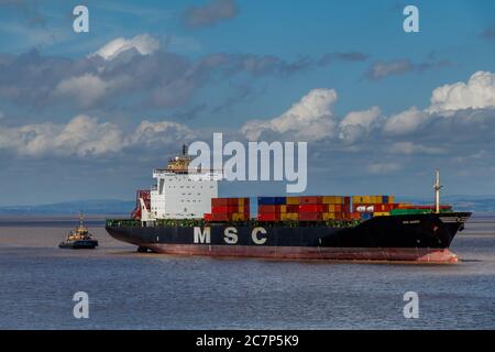 MSC Mandy se dirigeant vers les quais de Portbury Banque D'Images