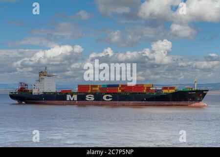 MSC Mandy se dirigeant vers les quais de Portbury Banque D'Images