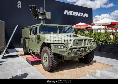 LE BOURGET PARIS - 21 JUIN 2019 : véhicule militaire URU Vamtac avec système de missiles MBDA exposé au salon de l'Air de Paris. Banque D'Images