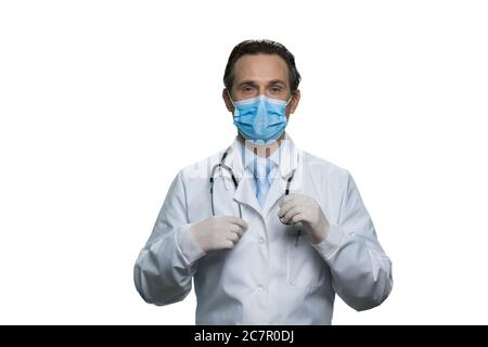 Portrait d'un médecin d'âge moyen dans un masque respiratoire. Banque D'Images