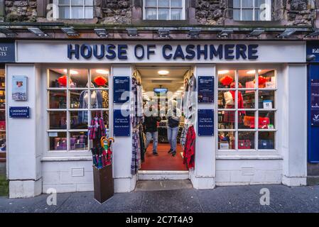 Boutique de cadeaux House of Cashmere sur la rue Lawnmarket à Édimbourg, la capitale de l'Écosse, au Royaume-Uni Banque D'Images