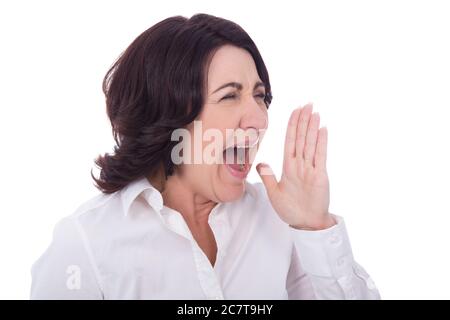 Femme mature criant isolée sur fond blanc Banque D'Images