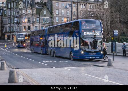 La ligne 100 de l'aéroport sur le pont Waverley à Édimbourg, la capitale de l'Écosse, une partie du Royaume-Uni Banque D'Images