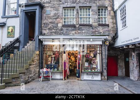 Moubray House, magasin de vêtements à côté de John KNOX House sur High Street, une partie de Royal Mile à Édimbourg, capitale de l'Écosse, une partie du Royaume-Uni Banque D'Images