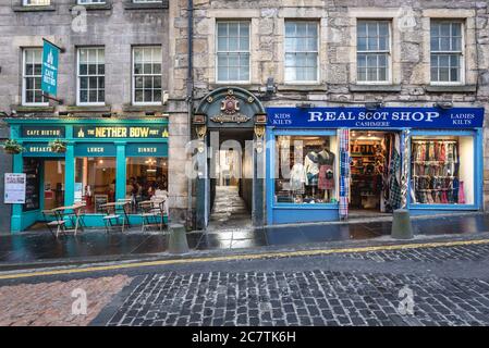 Tweeddale court Allee sur High Street, une partie de Royal Mile à Edinburgh, capitale de l'Écosse, une partie du Royaume-Uni Banque D'Images