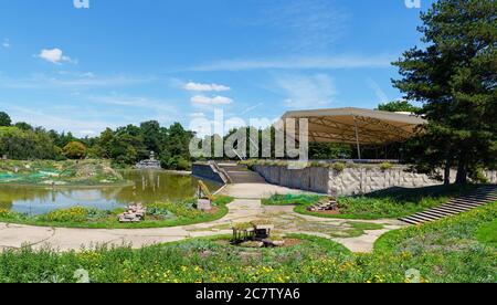 Miroir aquatique au Parc Floral de Paris dans le Bois de Vincennes - Paris, France Banque D'Images