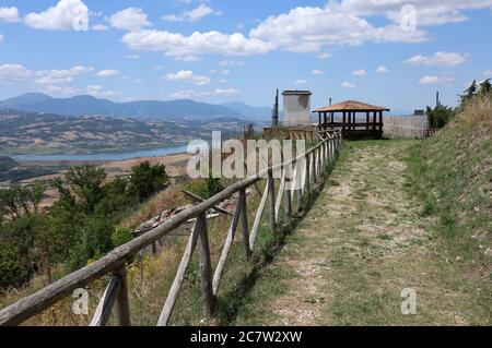 Cairano - Panorama dal sentiero di Borgo Castello Banque D'Images