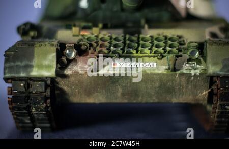Modèle de char Tiger de la Seconde Guerre mondiale. Sur un arrière-plan isolé. Banque D'Images