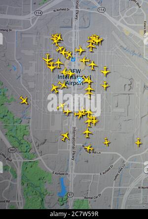 Trafic aérien aéroport international de Dallas fort Worth (19 juillet 2020, UTC 16.00) sur Internet avec le site Flightracar 24, pendant la pandémie du coronavirus Banque D'Images