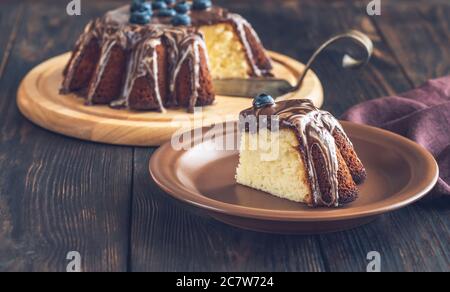 Cale de gâteau au citron avec garniture au chocolat Banque D'Images