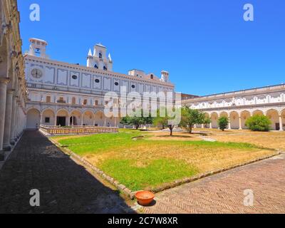 L'intérieur du cloître du monastère de Saint Martin, dans la ville de Naples. Banque D'Images