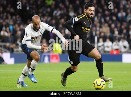 LONDRES, ANGLETERRE - 2 FÉVRIER 2020 : Lucas Moura de Tottenham et Ilkay Gundogan de City photographiés lors du match de la Premier League 2019/20 entre Tottenham Hotspur et Manchester City au stade Tottenham Hotspur. Banque D'Images