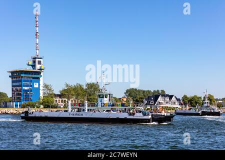 Warnow ferrys F-WARNOW et BREITLING en service entre Warnemünde et Hohe Düne Banque D'Images