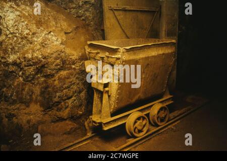 Bisbee AZ / NOV UNE voiture de minerai rouillé est l'un des détails qui peuvent être vus sur la visite de la mine de Reine. Banque D'Images