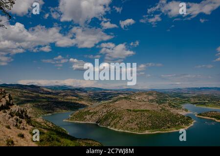 Vue depuis le barrage de kestel. Banque D'Images