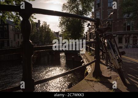 Les canaux d'Amsterdam au coucher du soleil, Herengracht, pays-Bas Banque D'Images