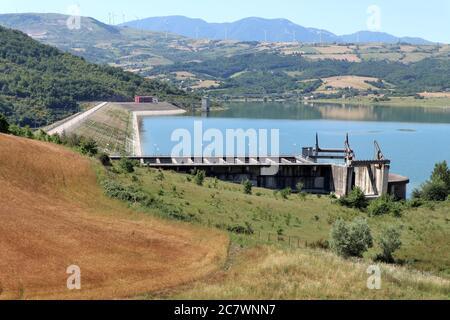 Conza - Diga sul Fiume Ofanto Banque D'Images