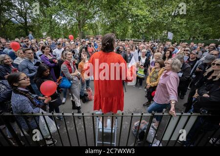 Londres, Royaume-Uni. 19 juillet 2020. Coronavirus : démonstration « Keep Britain Free ». Les supporters se rassemblent pour la toute première démo de « Keep Britain Free » à Hyde Park. La manifestation a été organisée par divers organisateurs anti-Covid19 en réponse à la décision du gouvernement d'imposer des masques pour les acheteurs le 24 juillet. Les organisateurs et les manifestants affirment que l'imposition de masques porte atteinte à la liberté personnelle et affirment que la règle ne dispose que de peu de preuves scientifiques indiquant que les masques réduisent effectivement la propagation du coronavirus. Credit: Guy Corbishley/Alamy Live News Banque D'Images