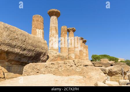 Ruines du temple d'Hercules dans la vallée des temples d'Agrigente, Sicile, Italie Banque D'Images